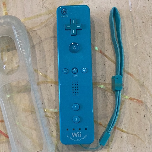 Nintendo Wii Remote Motion Plus Inside Controller Blue & Wrist Strap & Cover - Picture 2 of 9